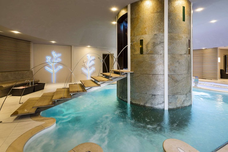 The spa pool at Chateau d'Augerville, France