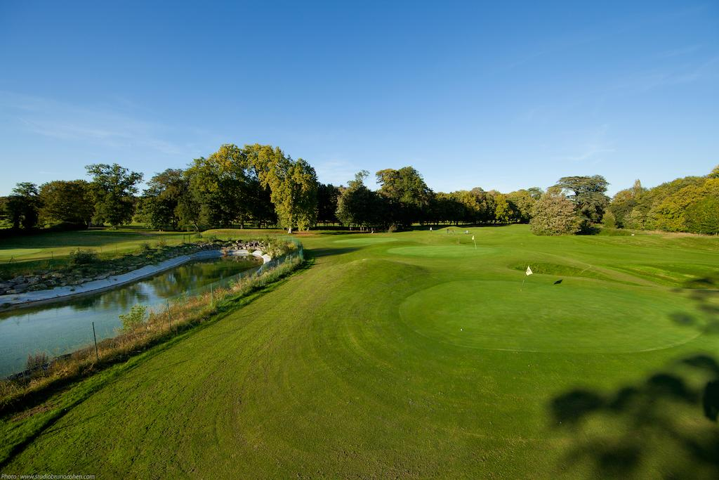 Enjoy the rural setting of Chateau de Raray golf club around Paris, France