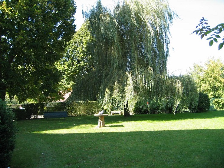 Fine gardens at Le Relais d'Aumale, Chantilly, near Paris, France