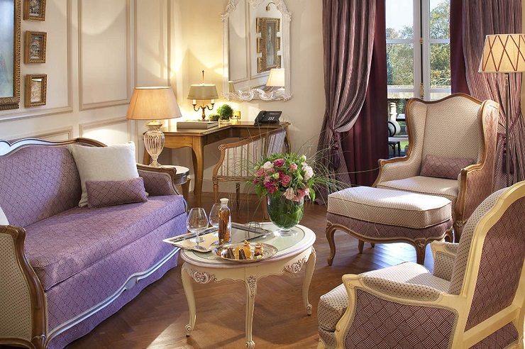 Enjoy a drink in style at Auberge du Jeu de Paume, around Paris, France