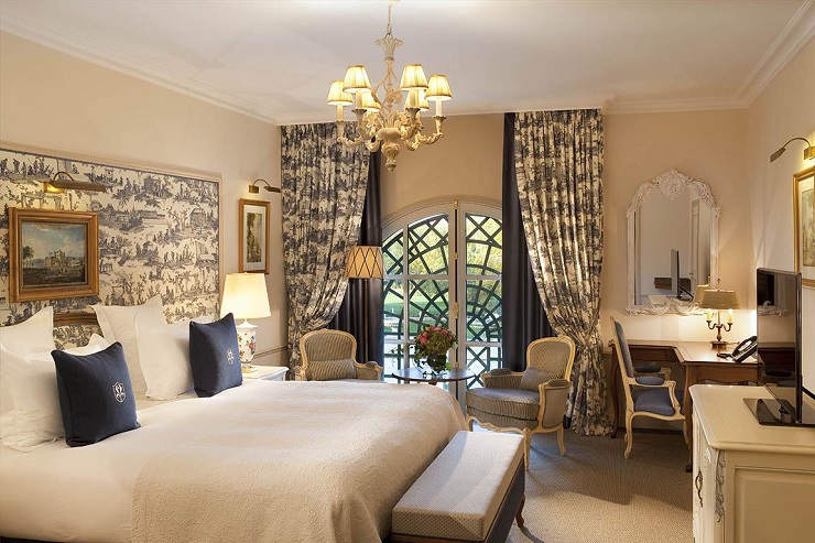 A double bedroom at Auberge du Jeu de Paume, around Paris, France