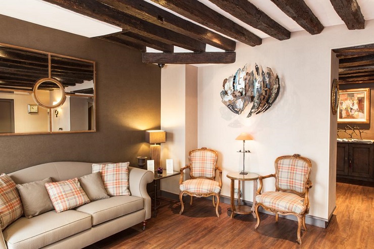 The lounge at La Residence du Berry, Versailles, France