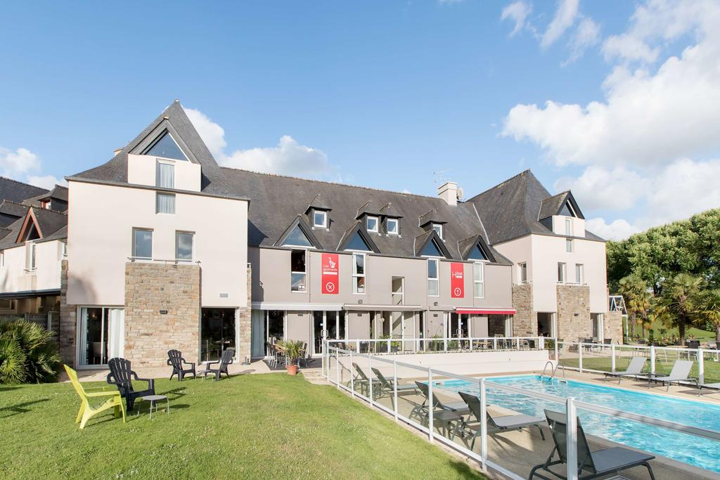 Play and stay at Domaine des Ormes, near St Malo, Brittany, France. Golf Planet Holidays.