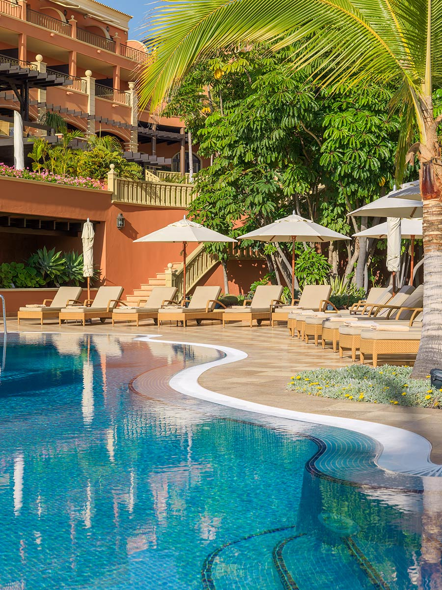 The pool at Las Madrigueras, Tenerife, has its own bar