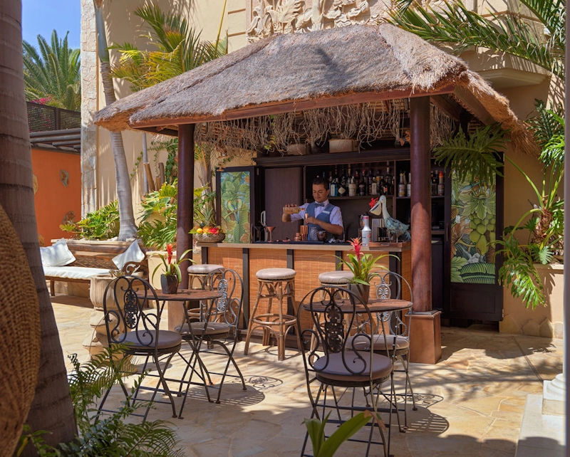 The outdoor bar at Royal Garden Villas, Tenerife. Golf Planet Holidays.