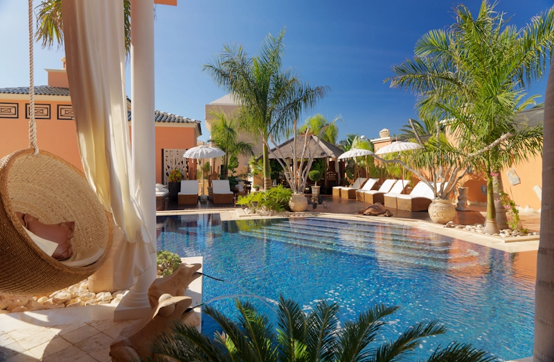 The large pool at Royal Garden Villas, Tenerife. Golf Planet Holidays.