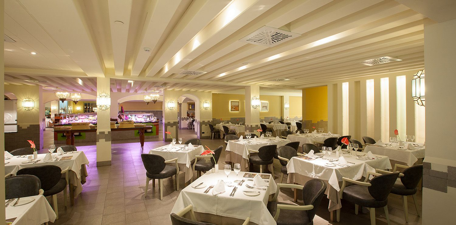 The buffet restaurant at Gran Hotel Lopexan Villa Del Conde, Gran Canaria
