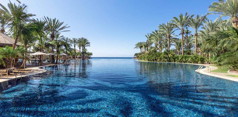The infinity pool at Lopesan Costa Meloneras, Gran Canaria