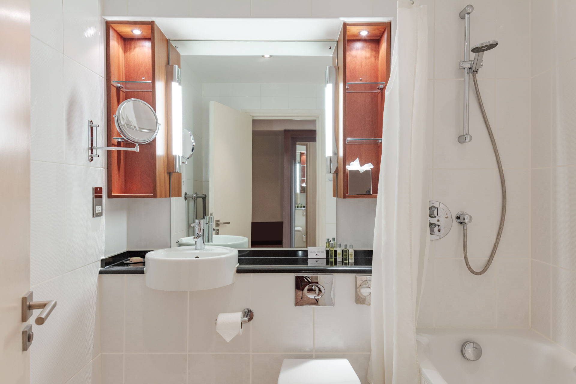 A bathroom at Forest Pines Spa and Golf Resort, Lincolnshire, England