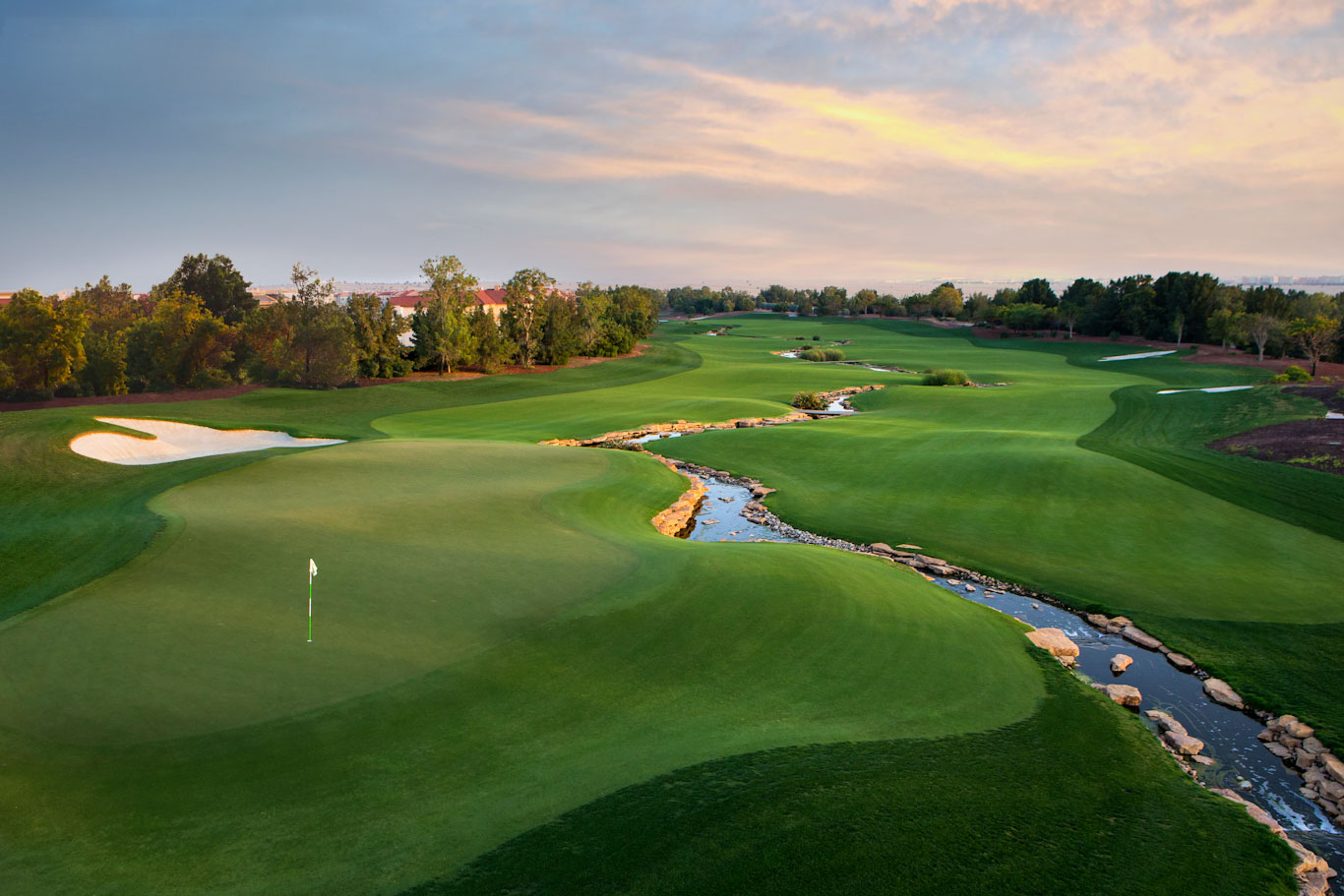 Choose your route carefully on this hole at Jumeirah Golf Estates