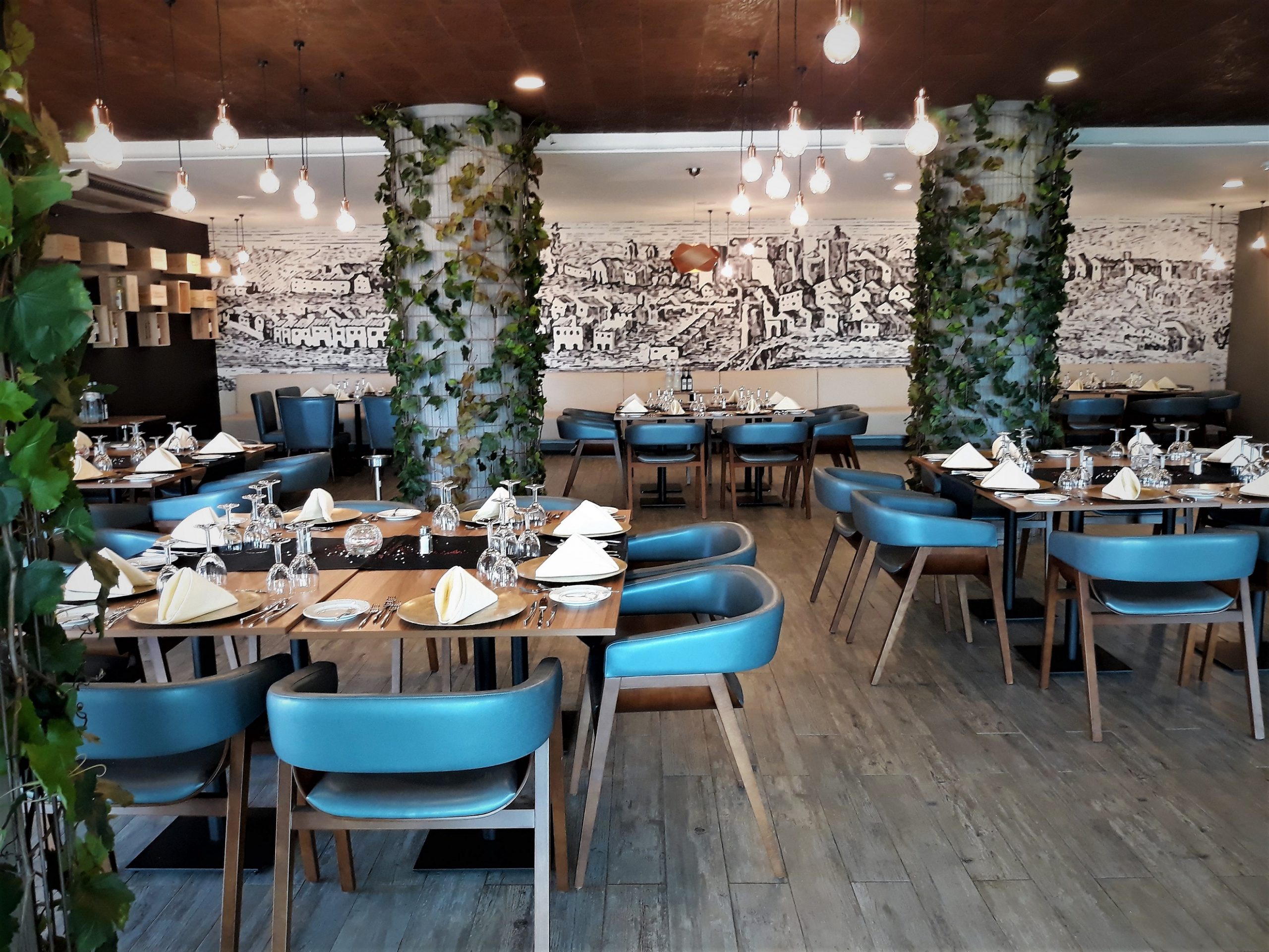 Dining at Maria Nova Lounge Hotel, Tavira, Eastern Algarve, Portugal