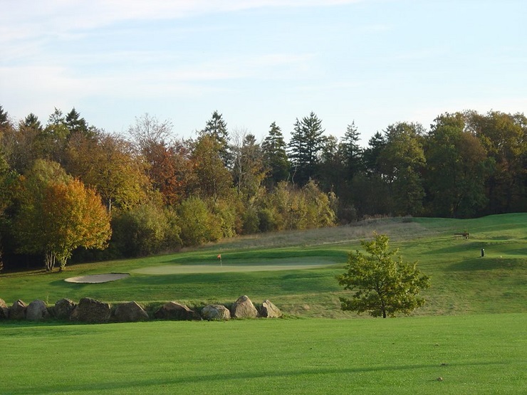 Difficult approach shot at Champagne Golf Club in France