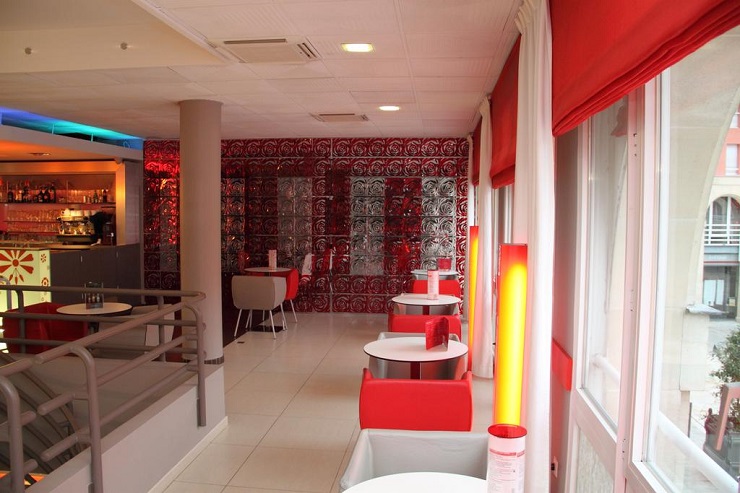 The bar at Hotel Ibis Epernay Centre ville, Champagne, France