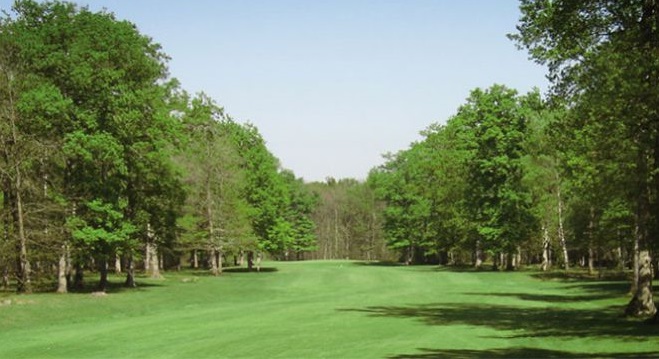 Tree-lined fairways at Sept Tours Golf Club, Loire, France