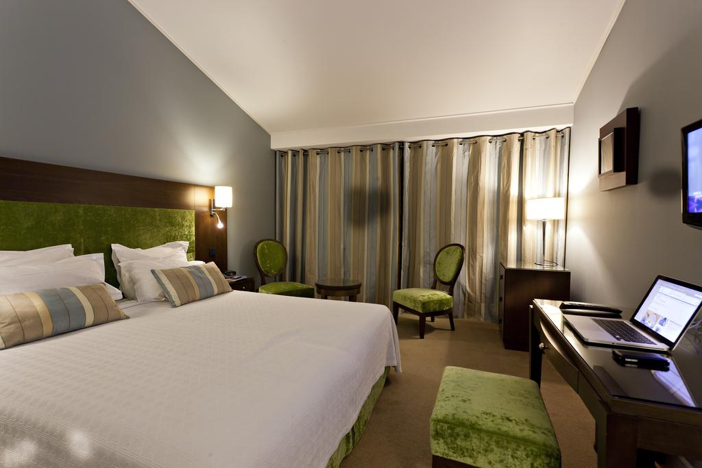 Large bedrooms at Saint Raphael, South of France. Golf Planet Holidays.