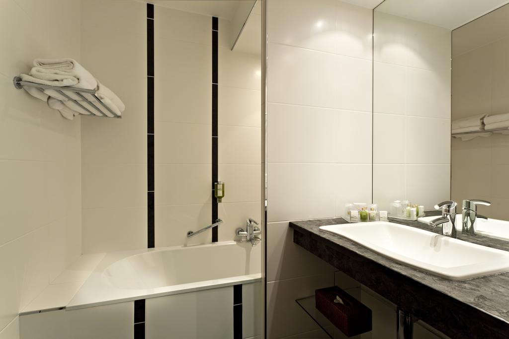 A bathroom at Najeti Golf Hotel de Valescure, Saint Raphael, South of France. Golf Planet Holidays.