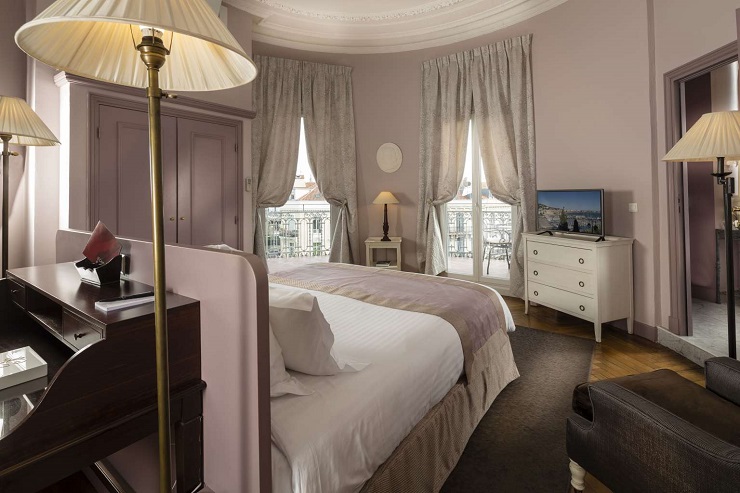 A double bedroom at the Hotel Le Cavendish, Cannes, South of France. Golf Planet Holidays.