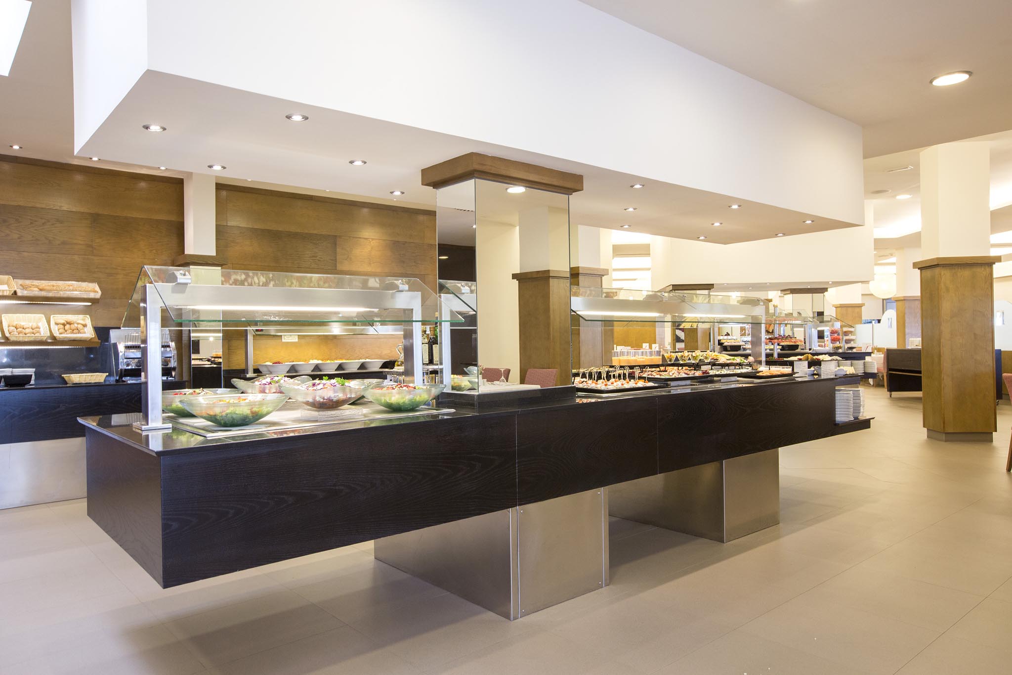 There's a great buffet restaurant at Hipotels Cala Millor Park Hotel, Palma, Mallorca