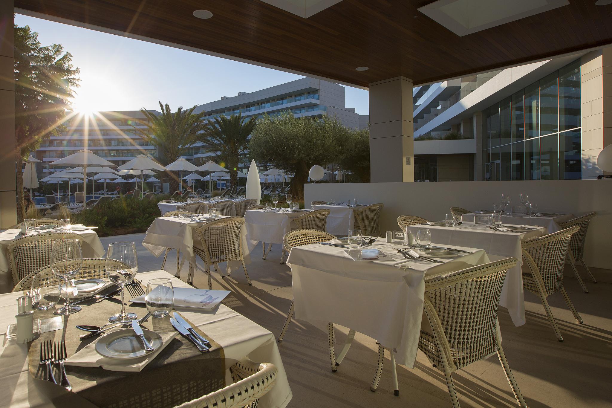 Dining outside at the Hipotels Playa de Palma Palace Hotel Palma, Mallorca