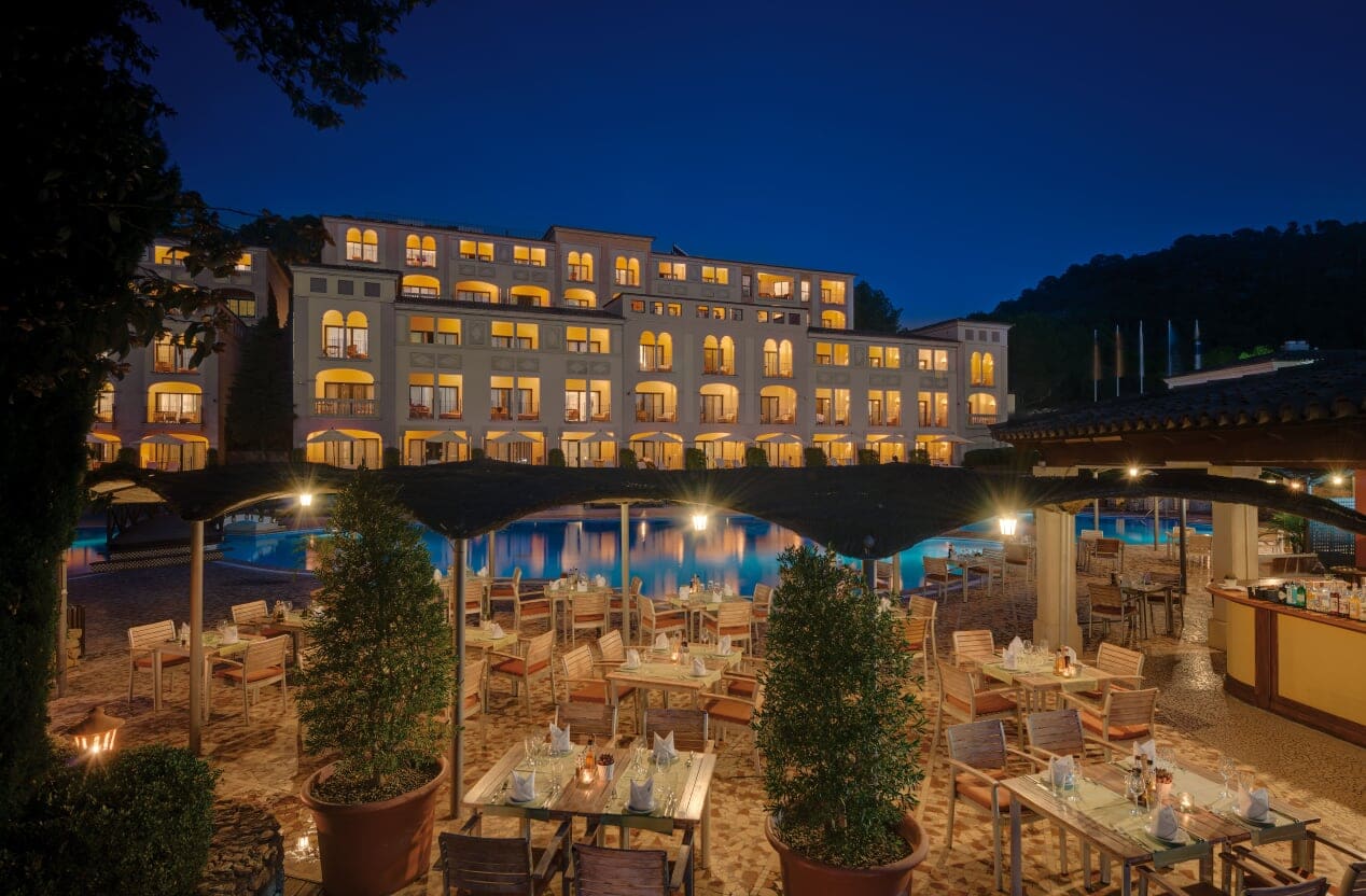 Outdoor evening dining at Steigenberger Golf & Spa Resort, Camp de Mar, Mallorca. Golf Planet Holidays