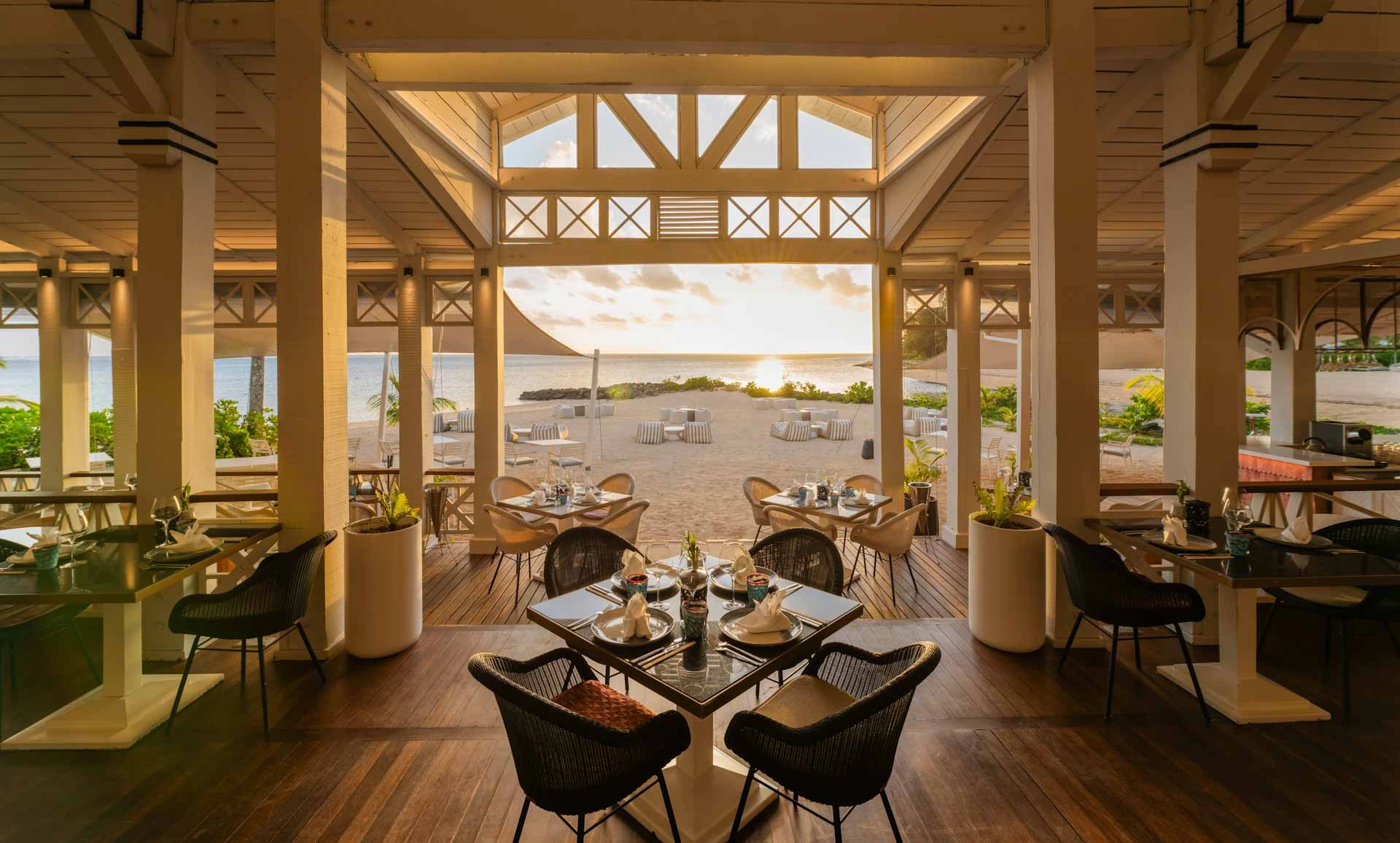 Sunset dining at Heritage Le Telfair Golf and Wellness Resort, Mauritius. Golf Planet Holidays.