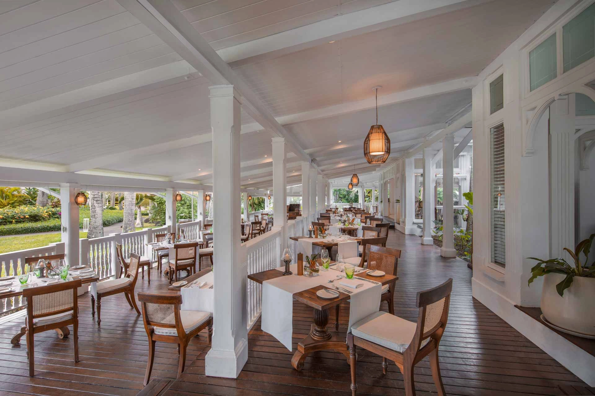 Fine dining at Heritage Le Telfair Golf and Wellness Resort, Mauritius. Golf Planet Holidays.
