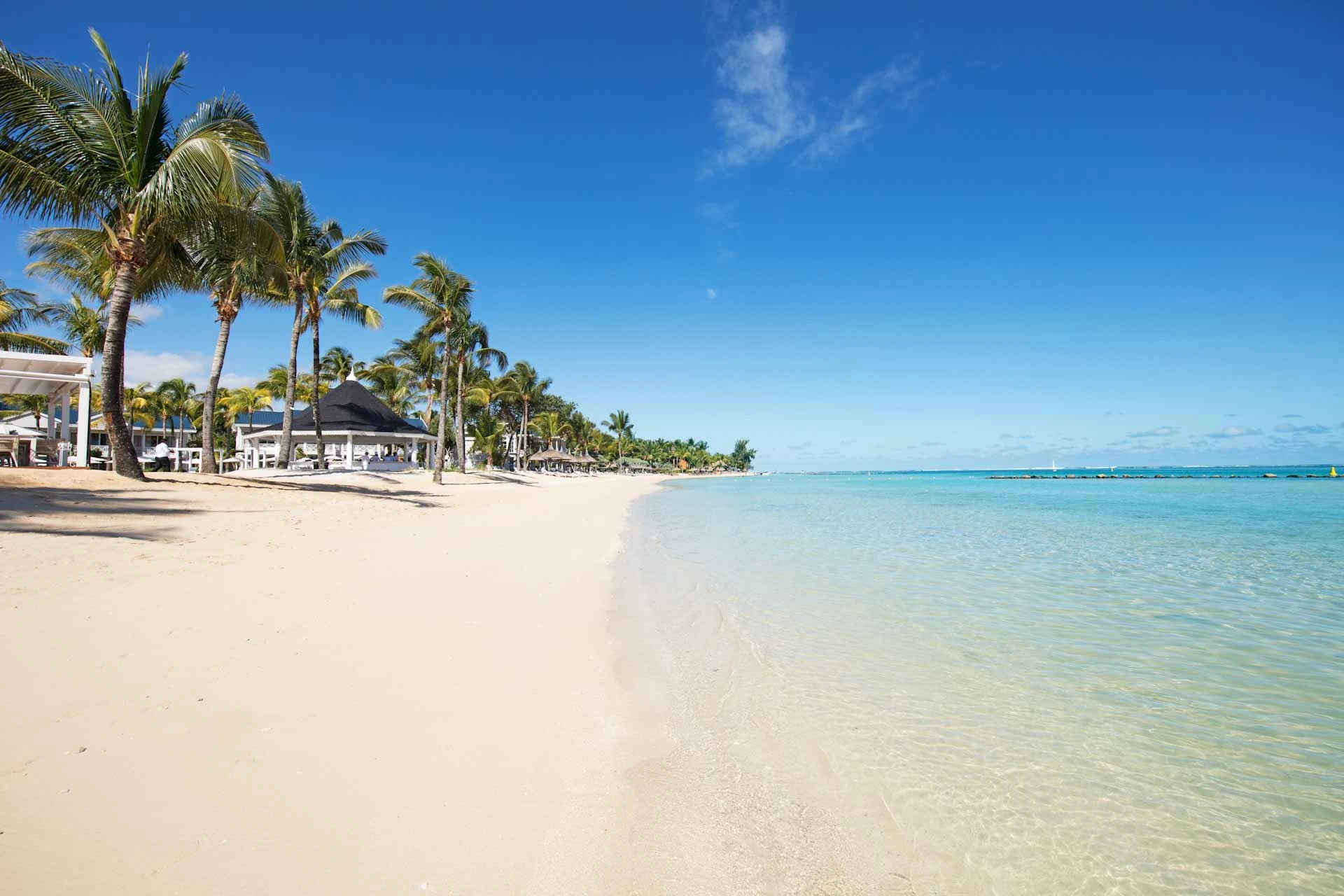 Gorgeous beach at Heritage Le Telfair Golf and Wellness Resort, Mauritius. Golf Planet Holidays.