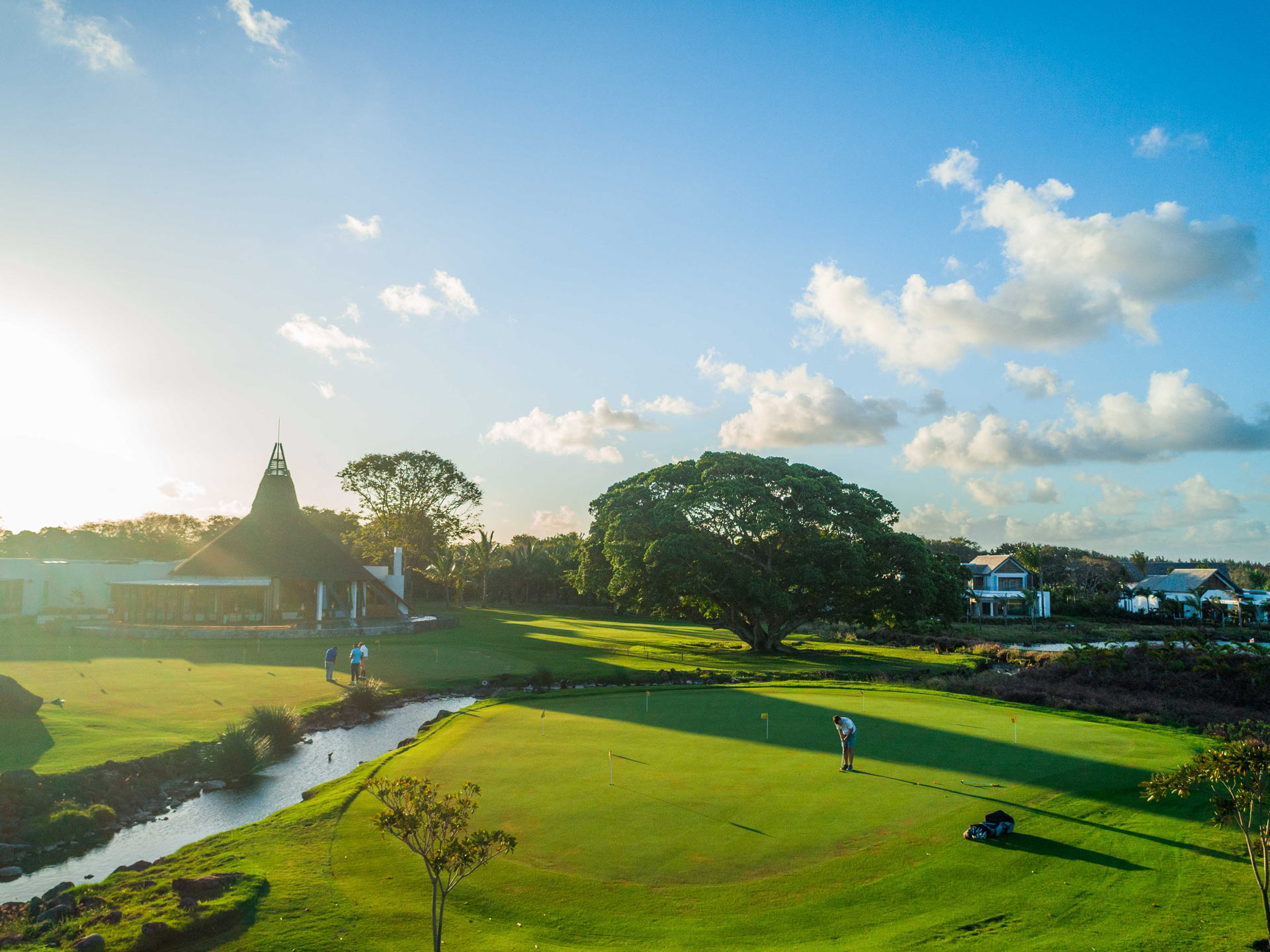 Practice green at Mont Choisy Golf in the north of Mauritius. Golf Planet Holidays.