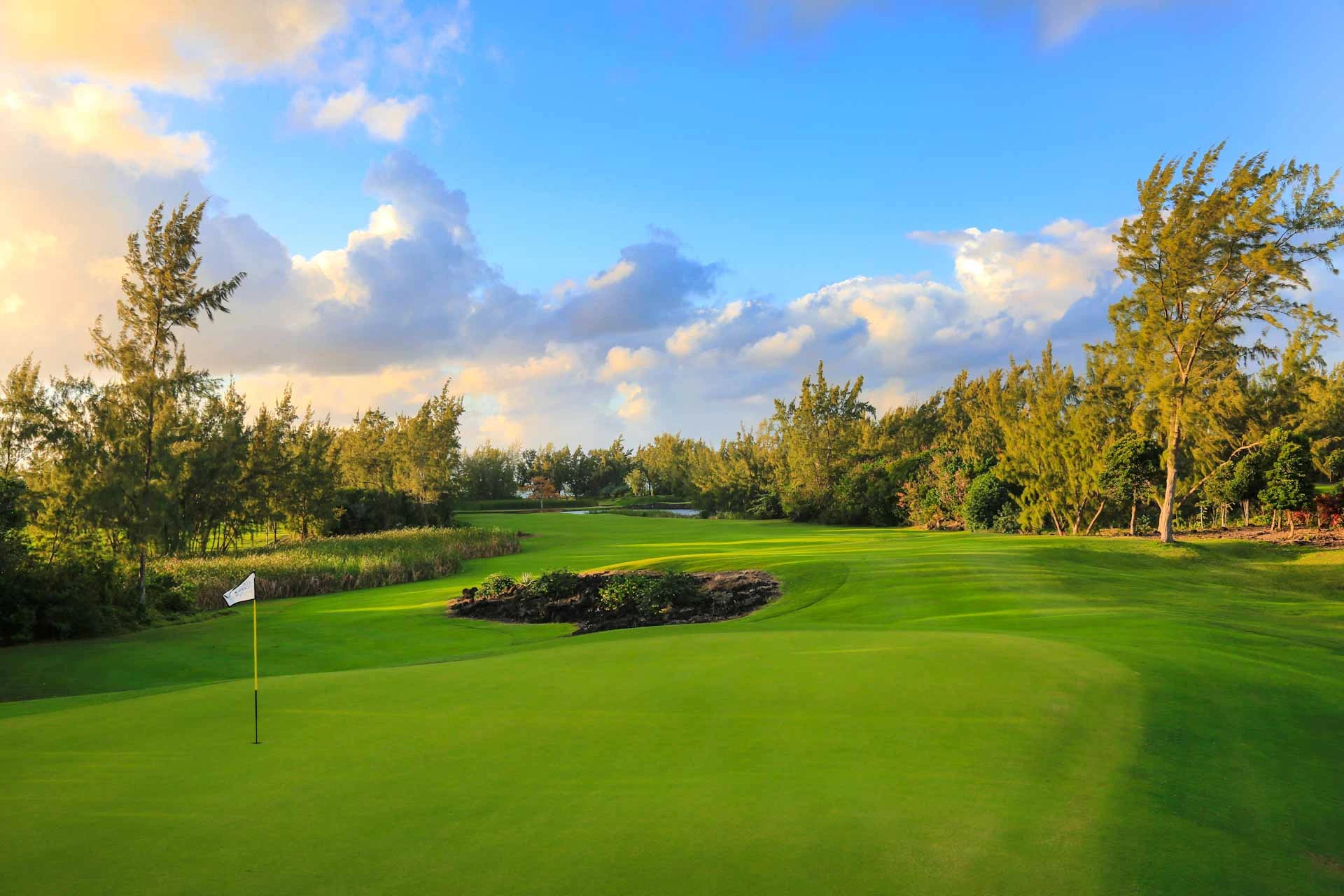 On the green at Anahita Golf and Spa Resort, Mauritus. Golf Planet Holidays.