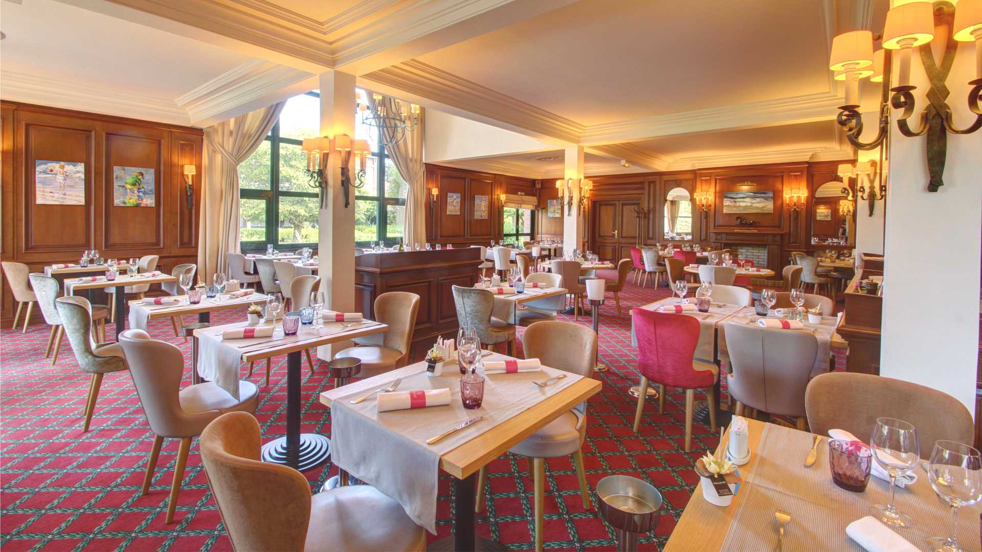 Ready to dine at the Hotel du Parc, Hardelot, France