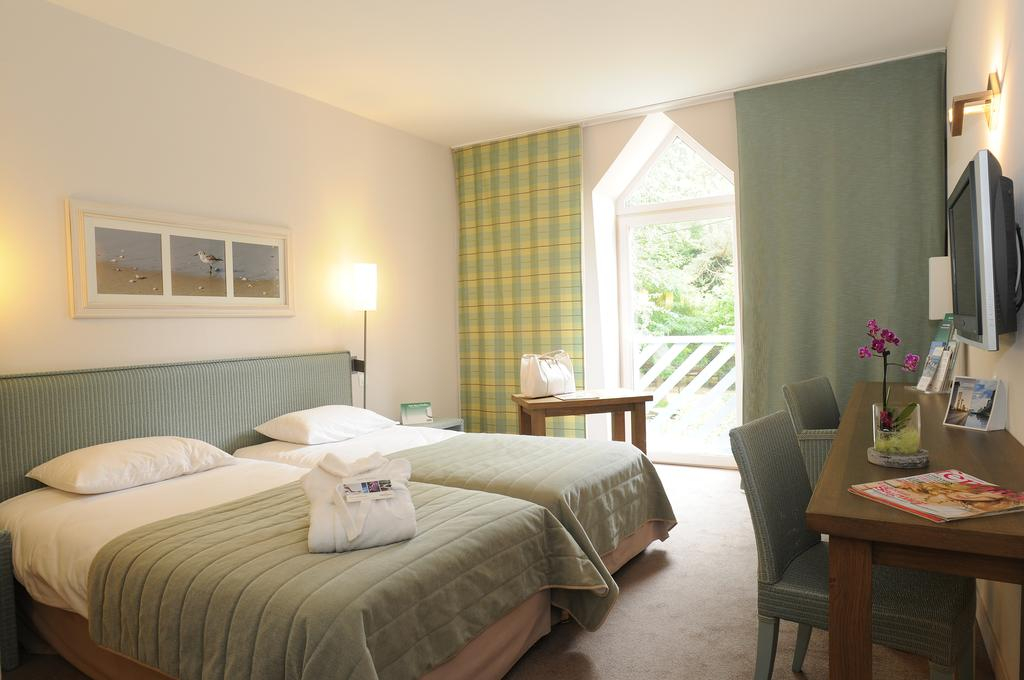 A twin room at Holiday Inn, Le Touquet, Northern France