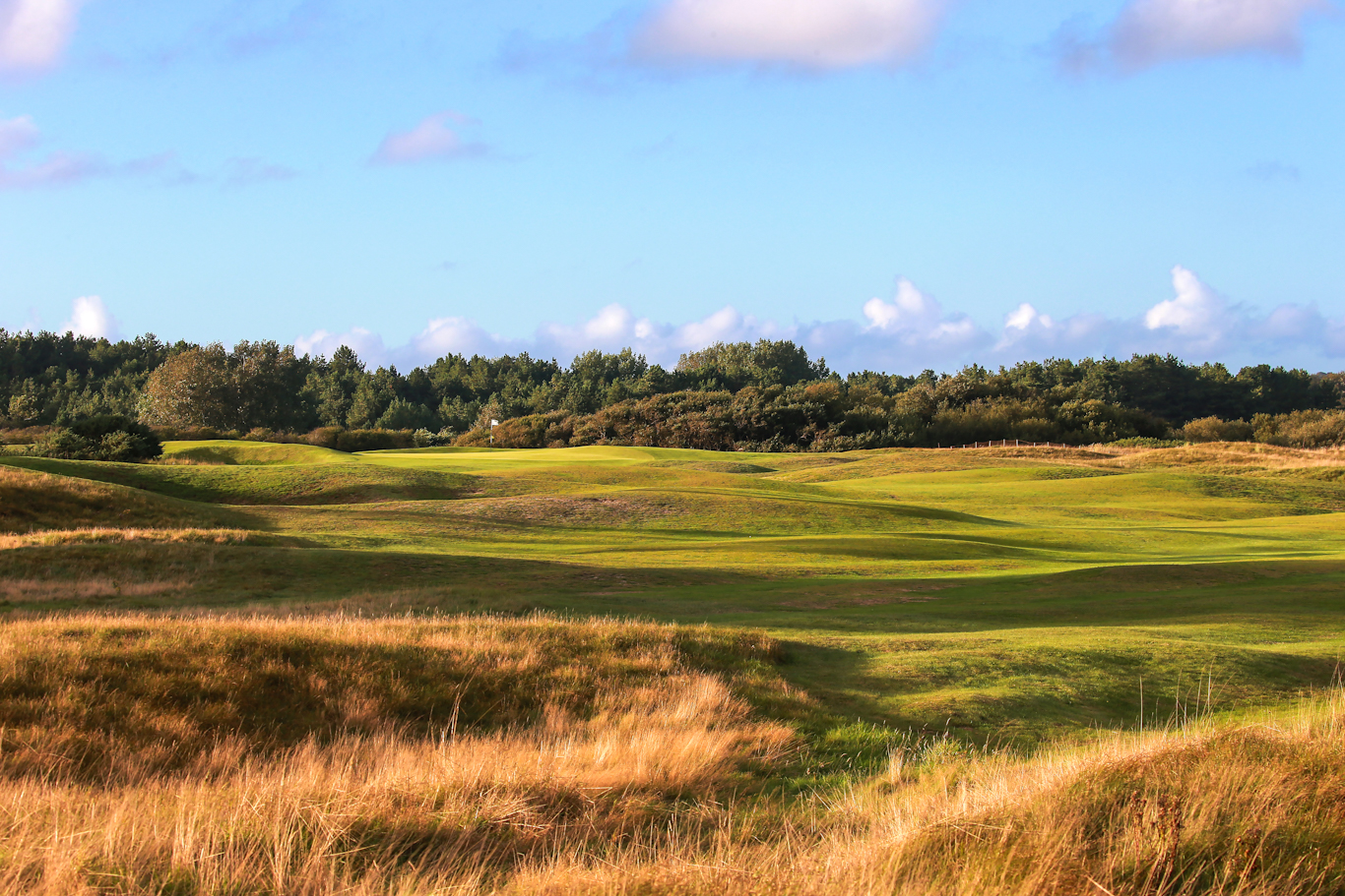 The third hole at Wimereux Golf Course, Northern France. Golf Planet Holidays.