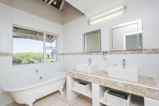 Bathroom at Cape St Francis Resort, South Africa. Golf Planet Holidays