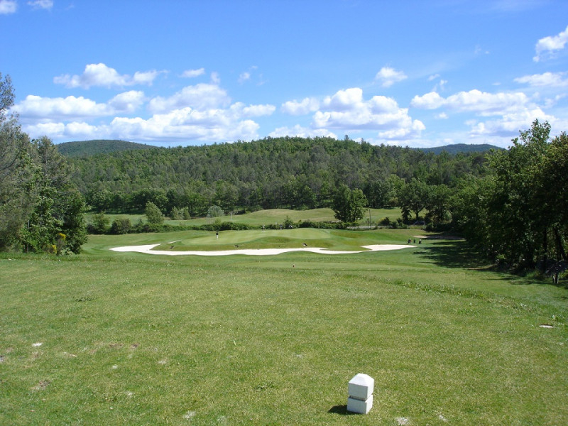 Par three at Barbaroux Golf Club in Provence, France. Golf Planet Holidays.
