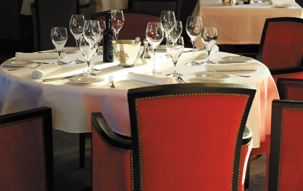 Dining at Domaine de Manville, Les Baux de Provence, France. Golf Planet Holidays.