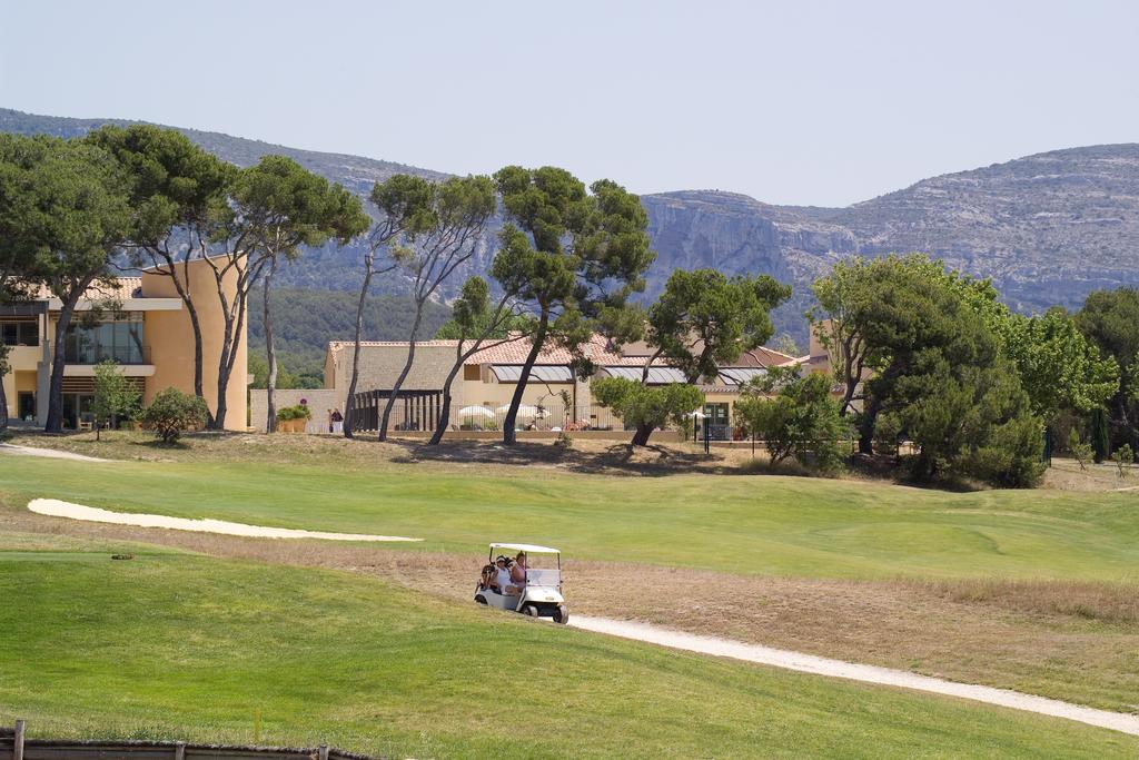 Buggies at Saumane Golf Club, Fontaine de Vaucluse. Provence. Golf Planet Holidays.