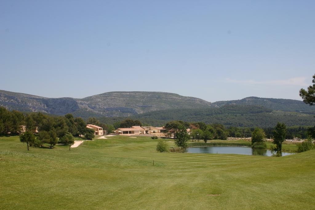 Rural surroundings for Saumane Golf Club, Fontaine de Vaucluse. Provence. Golf Planet Holidays.