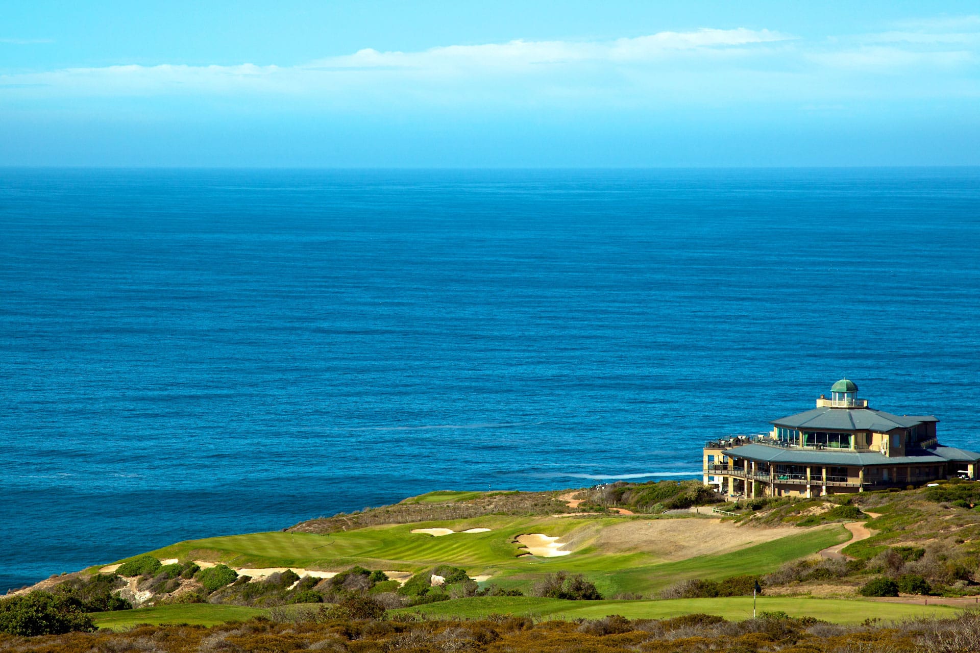 Out to sea at Pinnacle Point Golf Club, Mossel Bay, Southern Cape, South Africa. Golf Planet Holidays