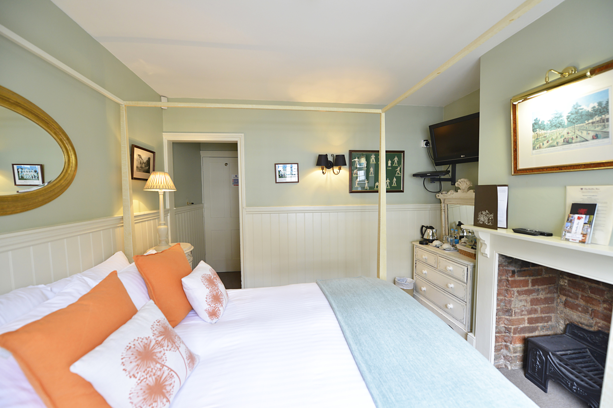 The Horscroft bedroom at The Griffin Inn, Fletching, England