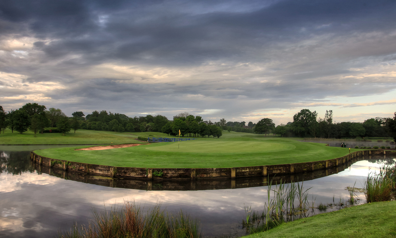 Island green at The Kendleshire Golf Club, Bristol, England