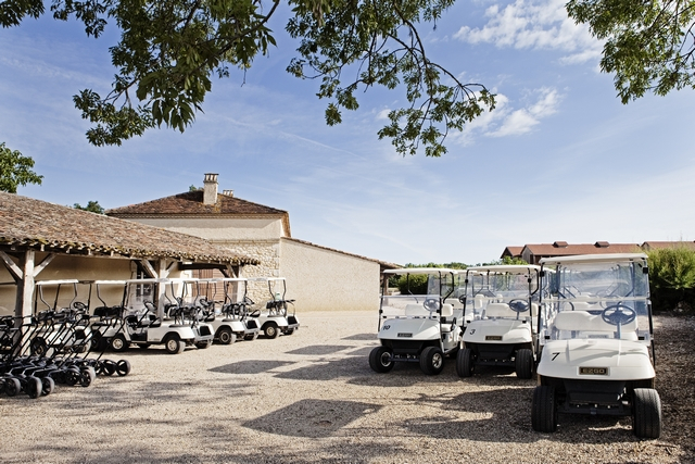 Plenty of buggies and trolleys at Chateau des Vigiers, Dordogne, France. Golf Planet Holidays