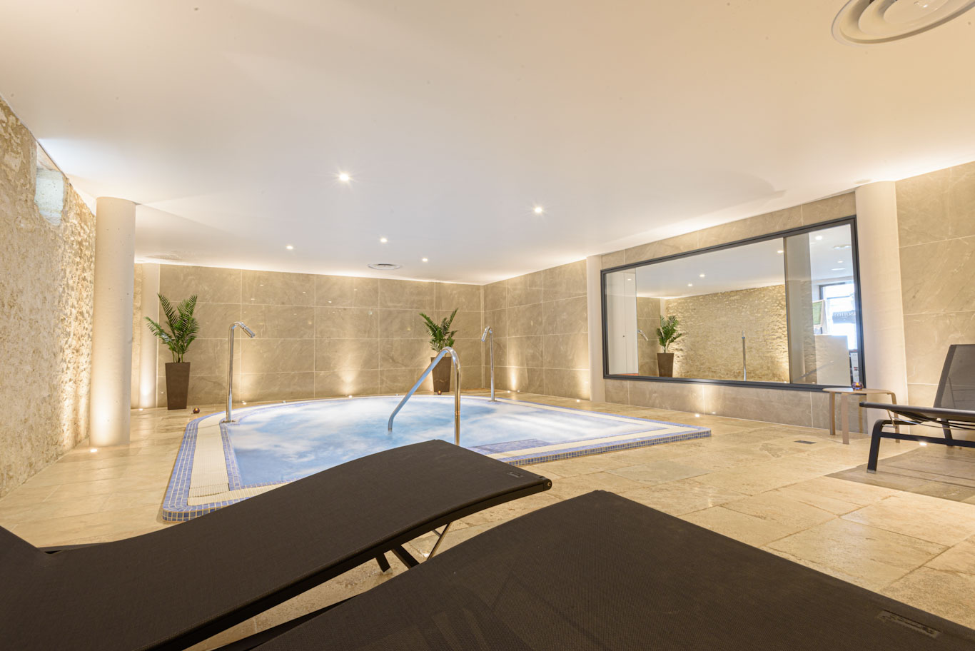 The spa pool area at Chateau des Vigiers, Dordogne, France