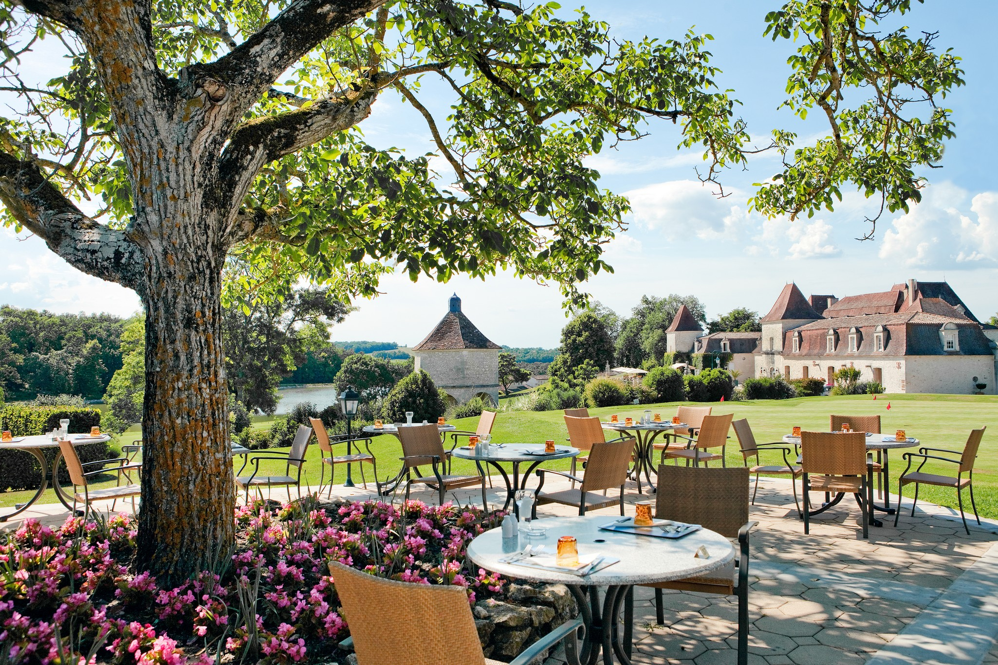 Outdoor brasserie lunch at Chateau des Vigiers, Dordogne, France. Golf Planet Holidays