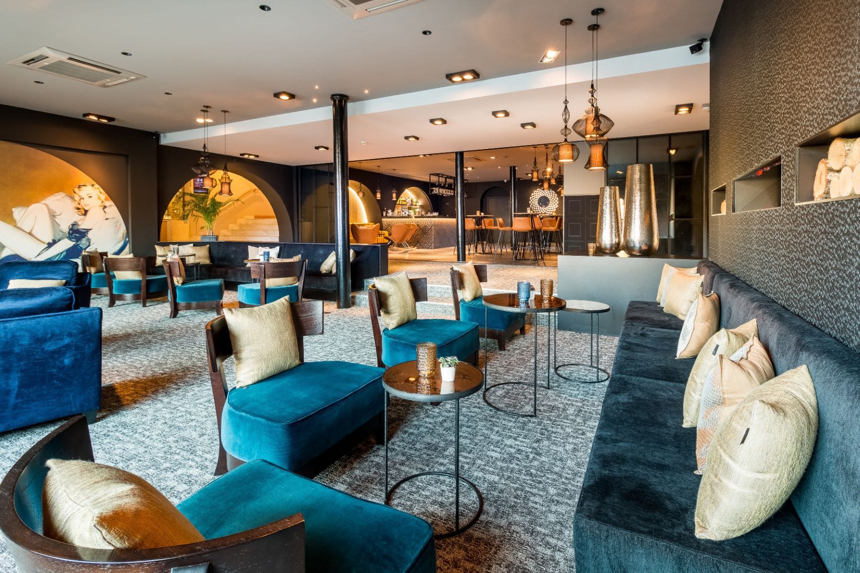 The bar at Martin's Chateau du Lac, Waterloo, Belgium