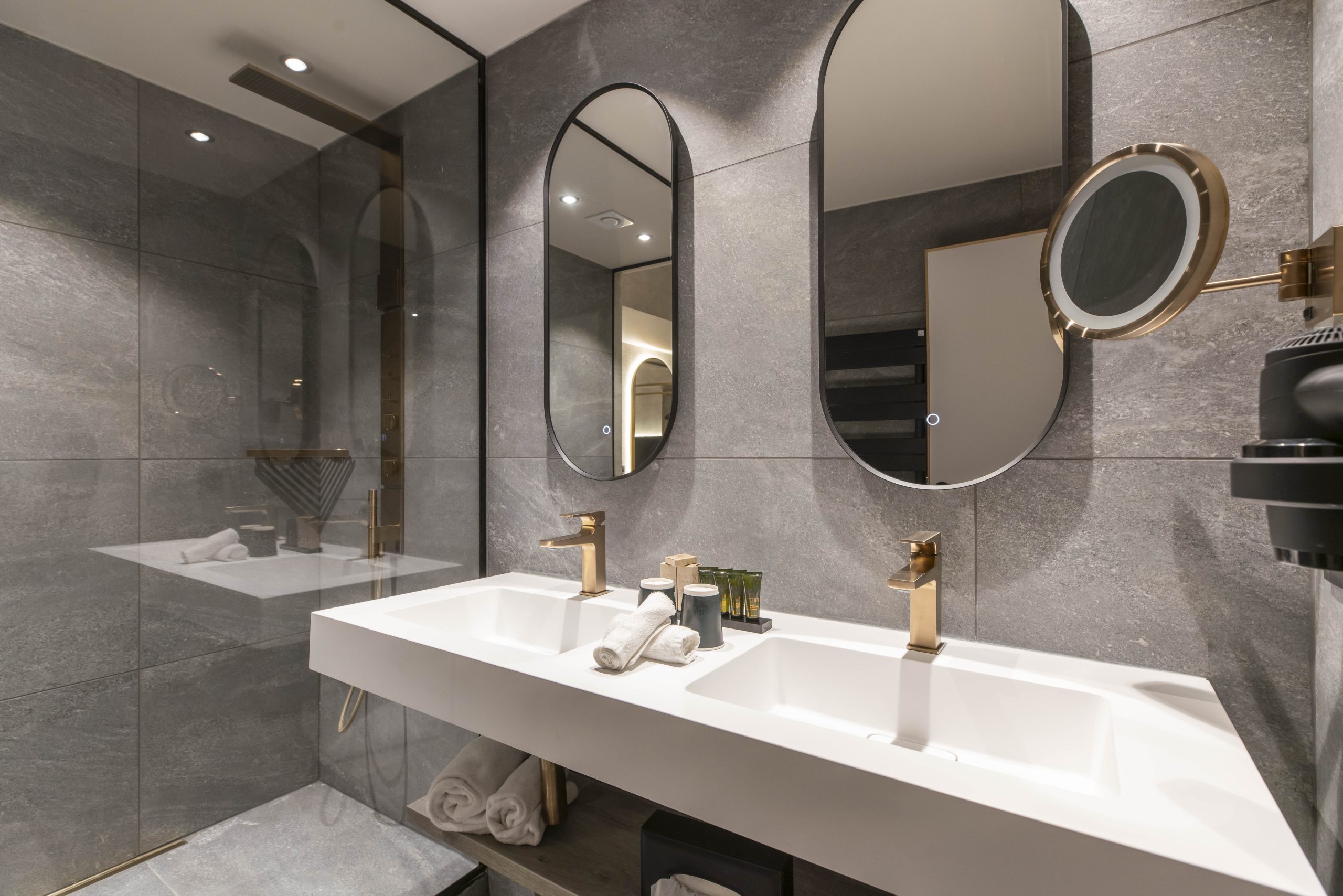 Bathroom at the Van der Valk Hotel, Waterloo, Belgium. Golf Planet Holidays