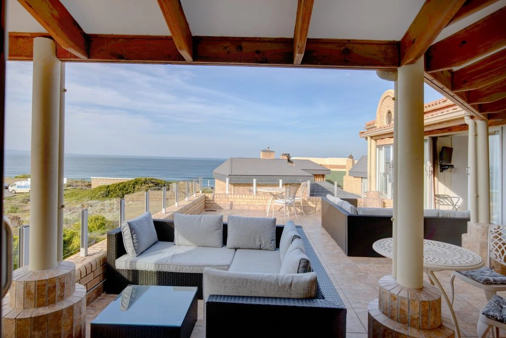 Relax at African Oceans Manor, Mossel Bay, South Africa. Golf Planet Holidays.