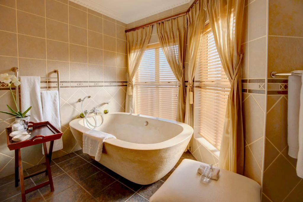 Your ensuite at African Oceans Manor, Mossel Bay, South Africa. Golf Planet Holidays.