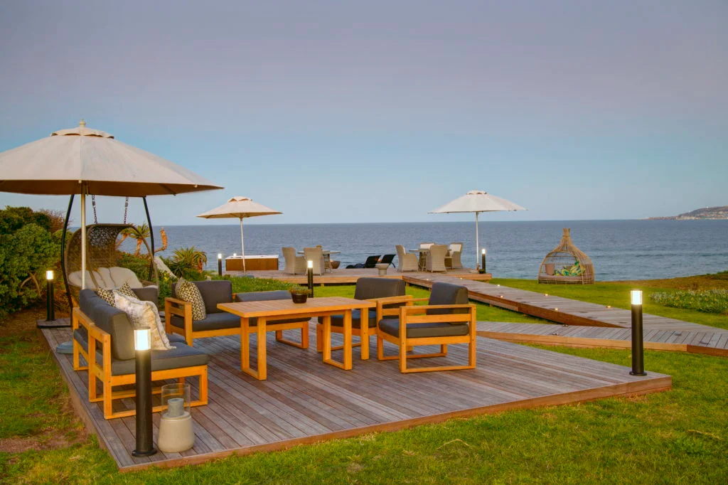 Evening drinks out by the ocean at African Oceans Manor, Mossel Bay, South Africa. Golf Planet Holidays.