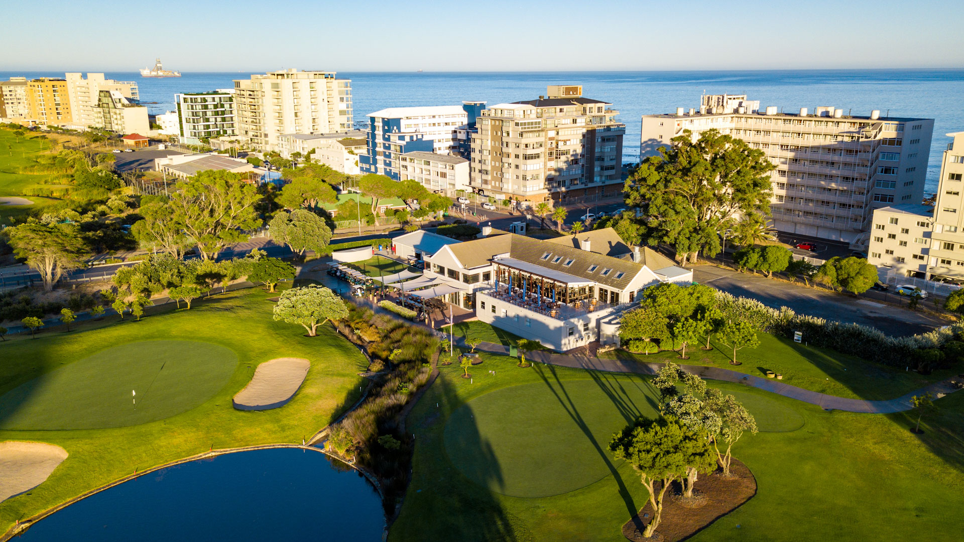 Ready to play at Metropolitan Golf Club, Cape Town, South Africa