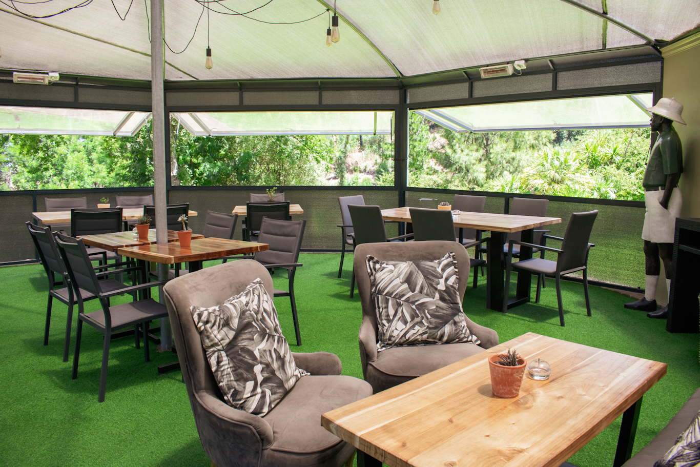 Relax at Silver Forest, Somerset West, Western Cape, South Africa. Golf Planet Holidays